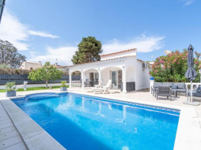 Casa con Piscina Privada, 3 Habitaciones y Terraza - Ideal para Familias - HISP-289-38